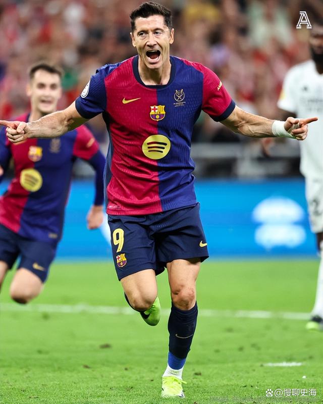 莱万多夫斯基重返赛场，出色发挥首场状态出色，西班牙队观众沸腾！